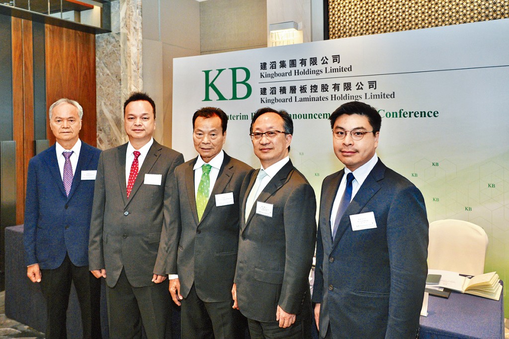 張國榮（中）透露，過去5年集團未曾購買地皮，並將不會在內地從事房地產開發業務。