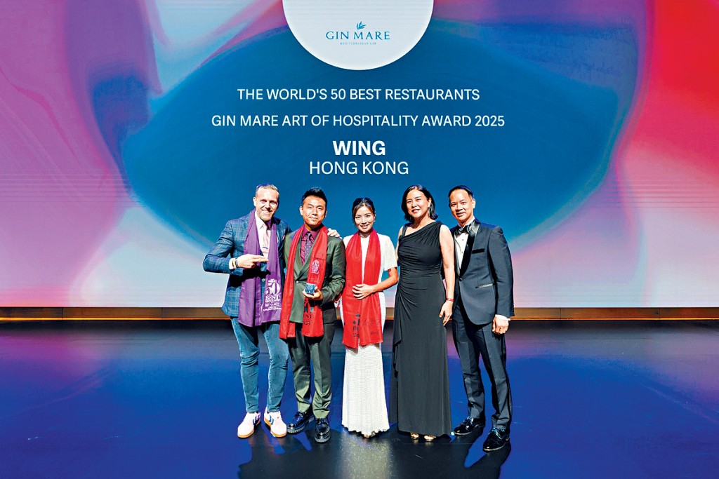 香港的Wing榮獲Art of Hospitality服務大獎兼第11名的佳績。 香港的Wing榮獲Art of Hospitality服務大獎兼第11名的佳績。