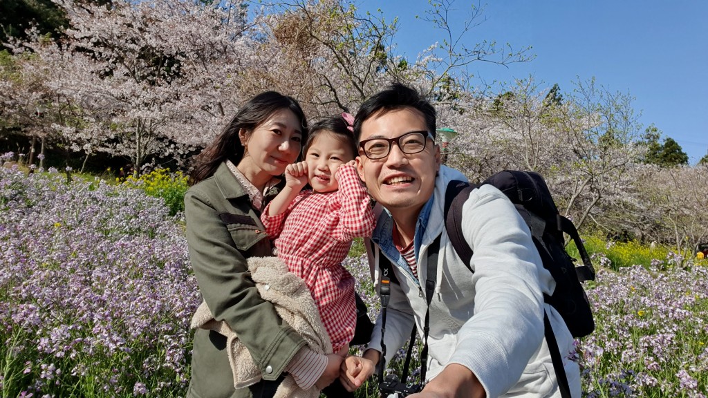 三年前Paco（右）以結婚移民簽證移居韓國濟州，希望女兒Yui（中）享受更好的教育環境。