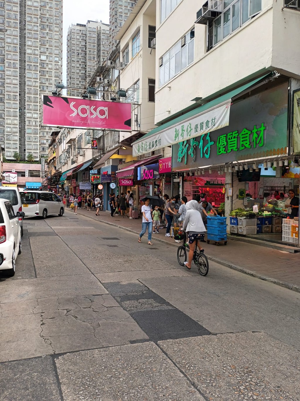 香港复常后，本港的零售行业复苏力度未如理想，过去人流如鲫的上水冷冷清清。资料图片
