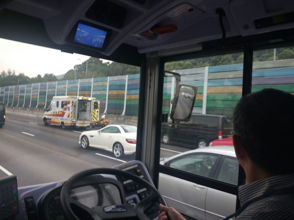 吐露港公路往九龍近鐵路碼頭快線封閉。