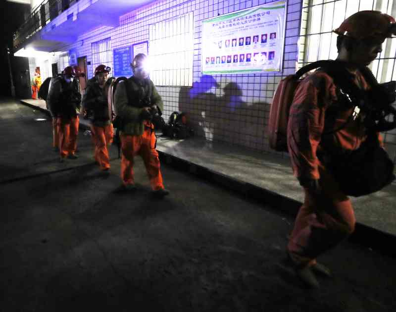 經30個小時全力搜救僅1人獲救。新華社