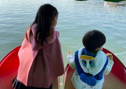 大女醒醒跟胞弟。