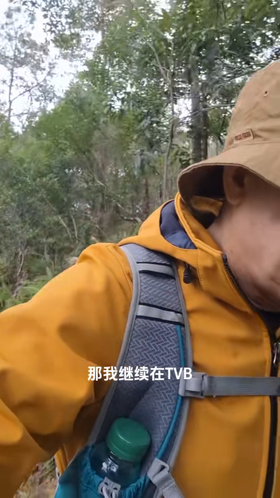 李成昌邊行邊說：「是嘛其他所有都很滿意，那我繼續在TVB多拍點好劇給大家看，記得捧場啊！」