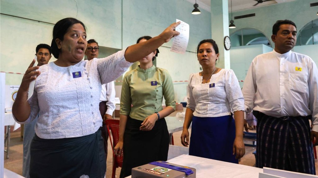 緬甸大選，軍政府稱首輪投票率52%。路透社