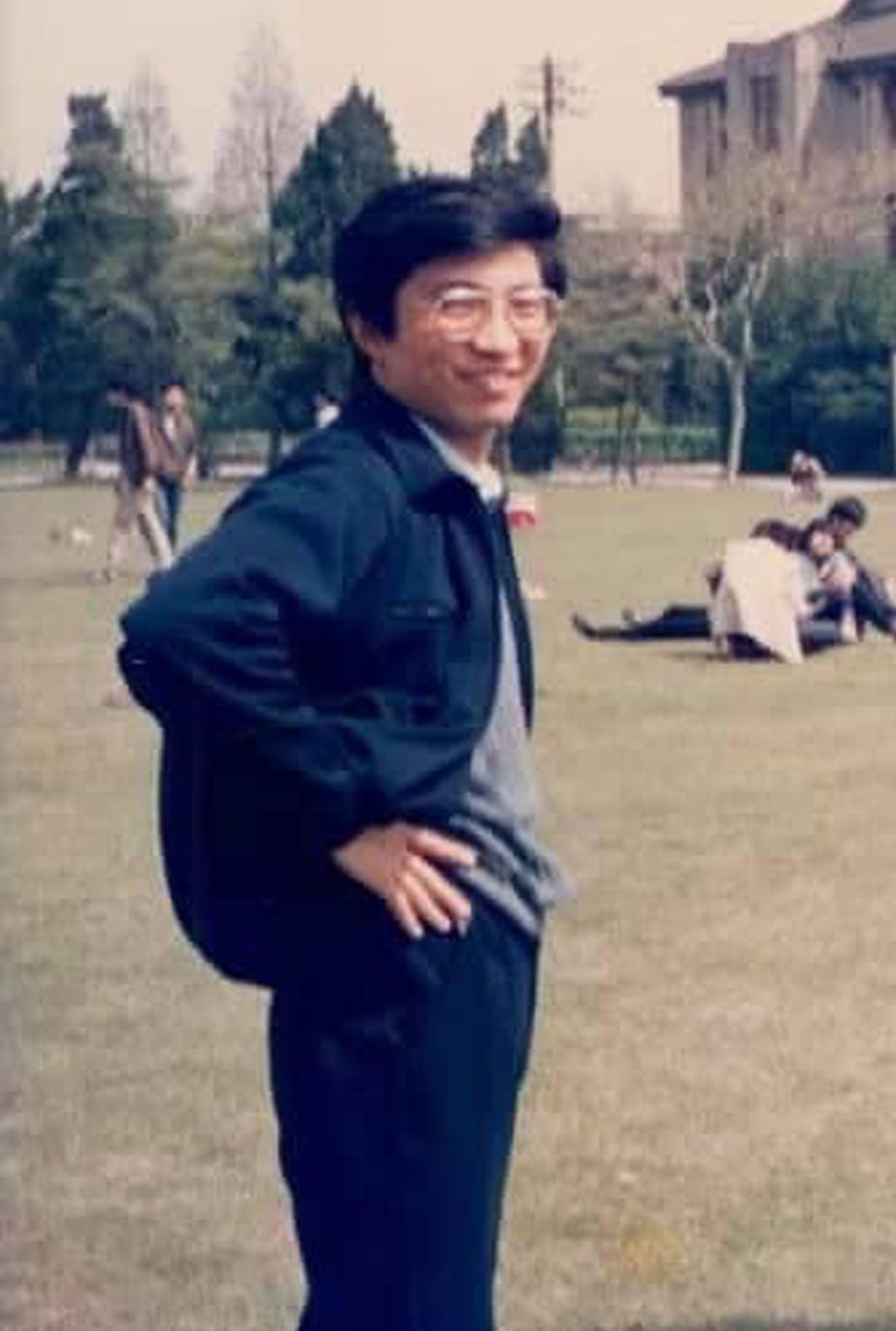 當年在復旦大學校園的青年教授王滬寧。