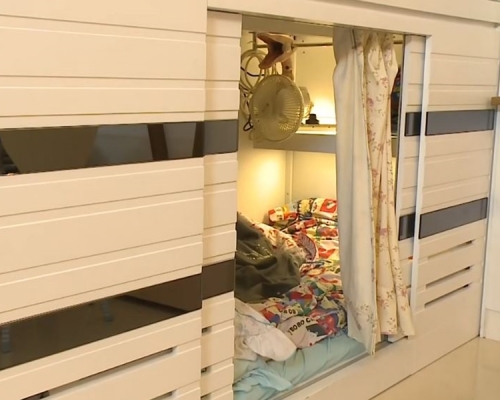 2020年美孚一个私人屋苑亦被指以储物柜作「工人房」 。
