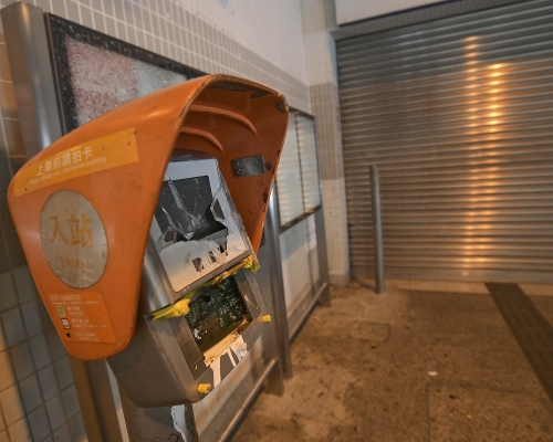 輕鐵設施被破壞。資料圖片