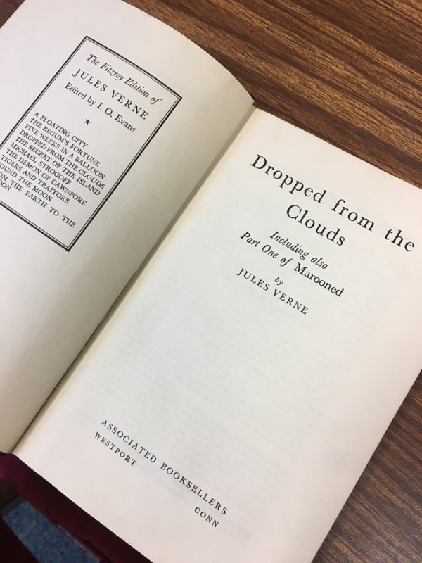 書籍是 “Dropped From the Clouds”。