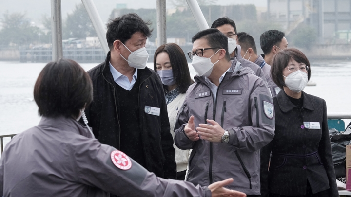 鄧炳強視察大亞灣應變計畫跨部門演習。