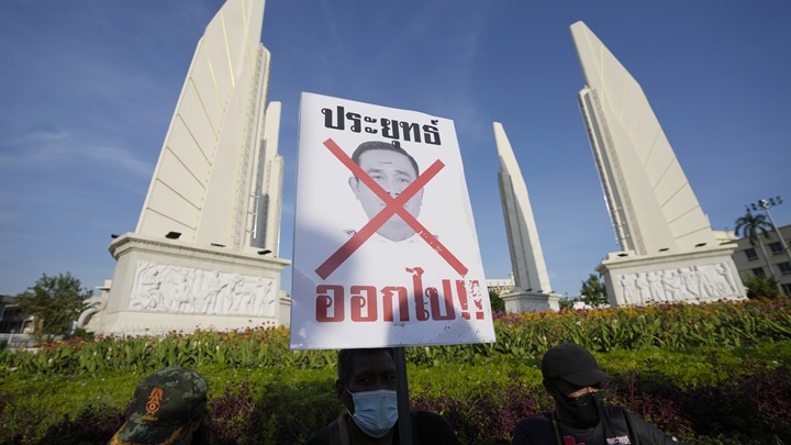 曼谷周二有民眾示威要求巴育下台。AP圖片