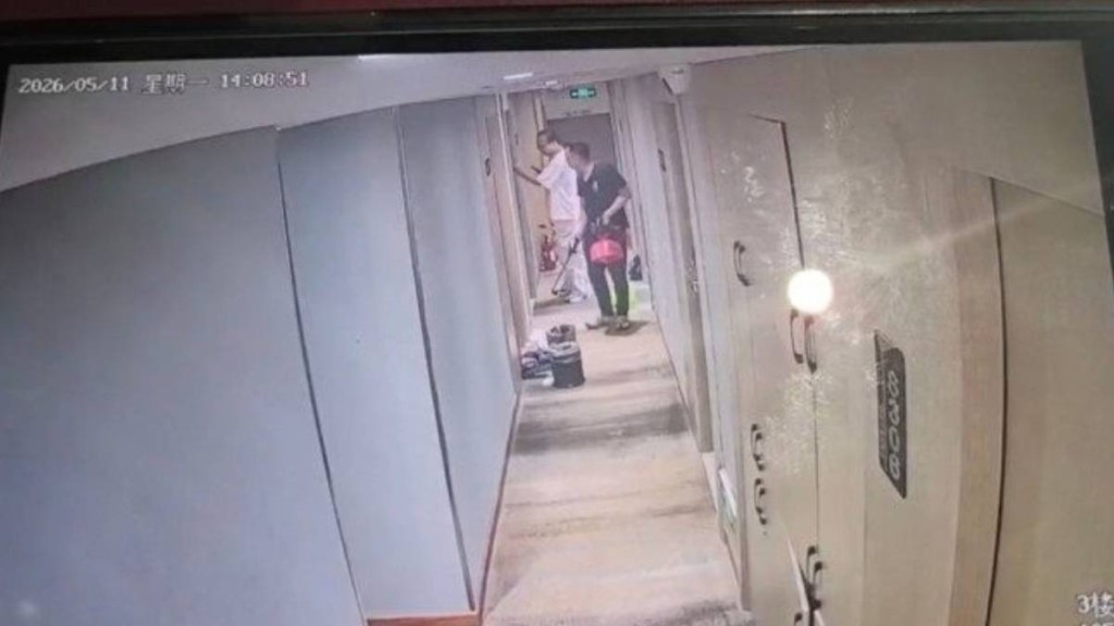  武漢有酒店消毒員誤入房間，看清「光豬」女房客。上游新聞