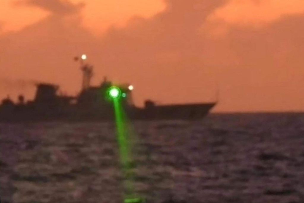 菲军方指中国海警向菲舰射「军用激光」。