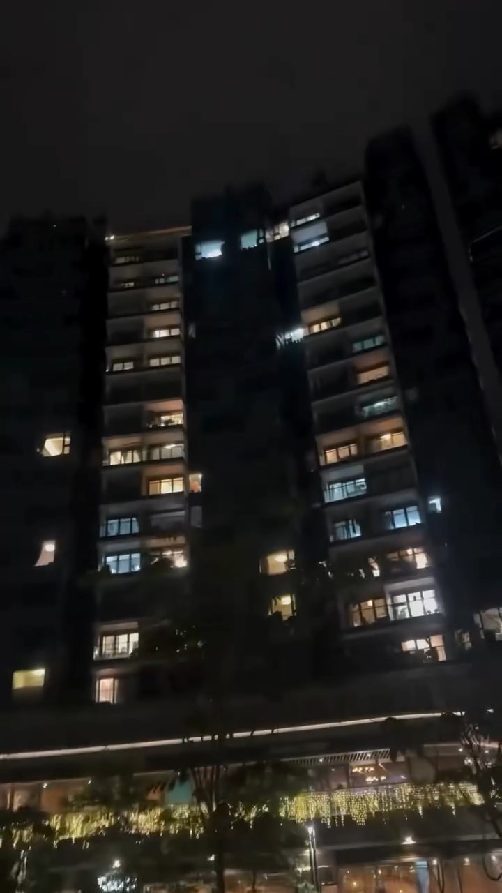 海天晉有單位住戶使用鐳射筆向公園胡亂掃射。threads@shiba.pogor 海天晉有單位住戶使用鐳射筆向公園胡亂掃射。threads@shiba.pogor