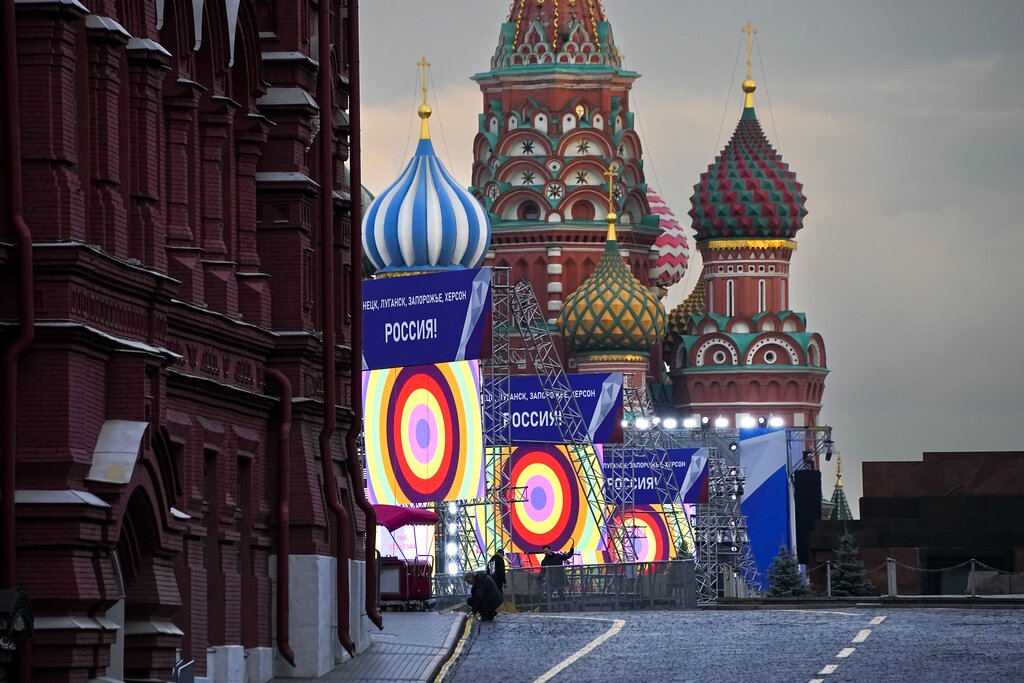 克里姆林宮架設橫額慶祝4地區入俄。AP