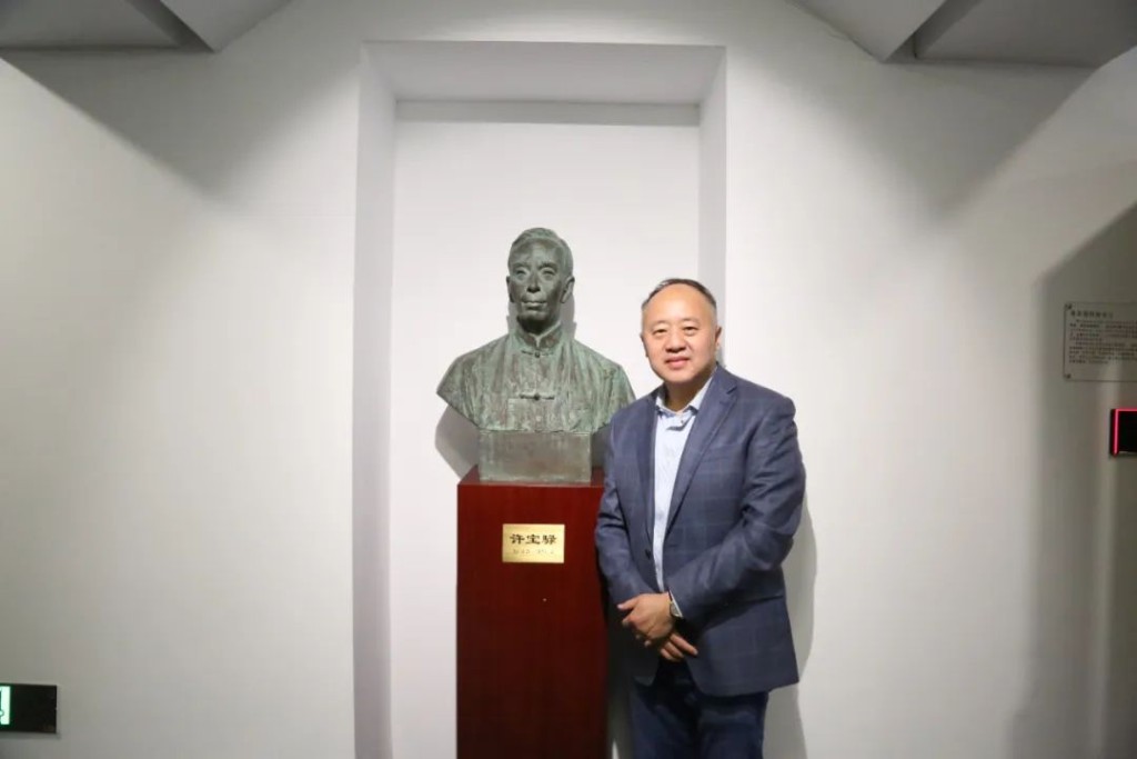 劉軍是統計學權威。清華官網