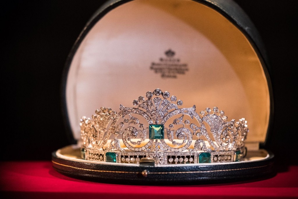 寶石戴在身上,人的氣場馬上獲得改進及調整。 寶石戴在身上,人的氣場馬上獲得改進及調整。