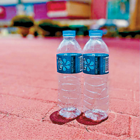 當局計劃將100毫升至2升的塑膠飲料容器列入生產者責任制管制產品。 