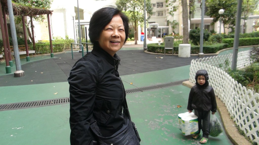 附近居民不時帶同小童到遊樂場遊玩。林思明攝