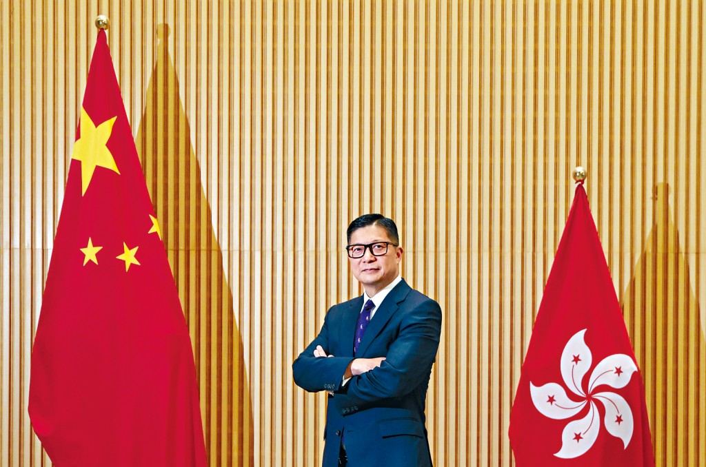 保安局局長鄧炳強表示，香港目前仍存在「軟對抗」等的四大國安風險。