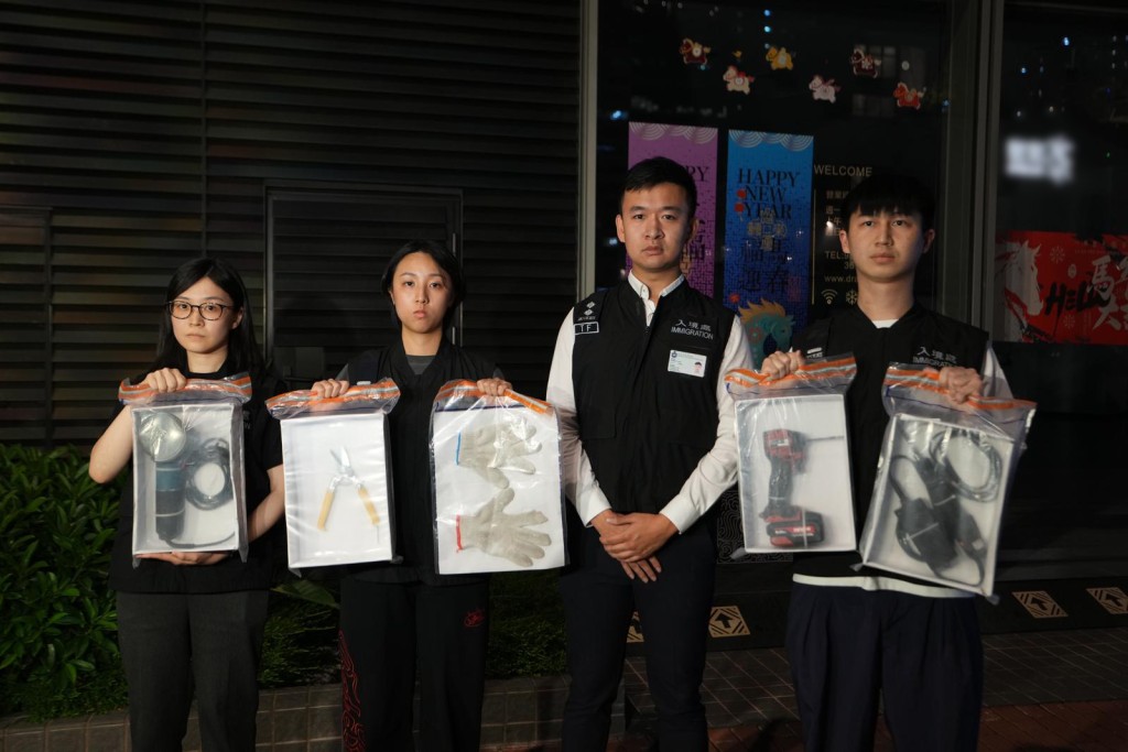 入境處於4月24日至29日在全港多區打擊非法勞工，共拘捕22人。入境處圖片