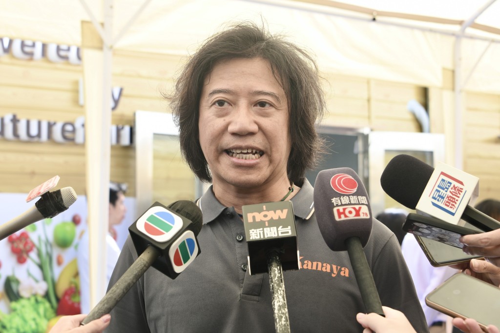 何敬賢表示，農作物種子經嚴格挑選，應該不會與附近街市競爭。