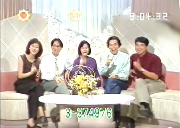 两年后，黄子华联同邓梓峰（右）和洪朝丰（右二）为亚视清谈节目《晨早直播室》担任主持。