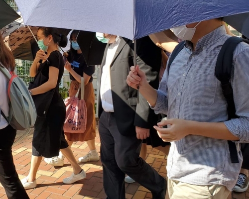 張仁樑(黑色西裝)。葉君怡攝