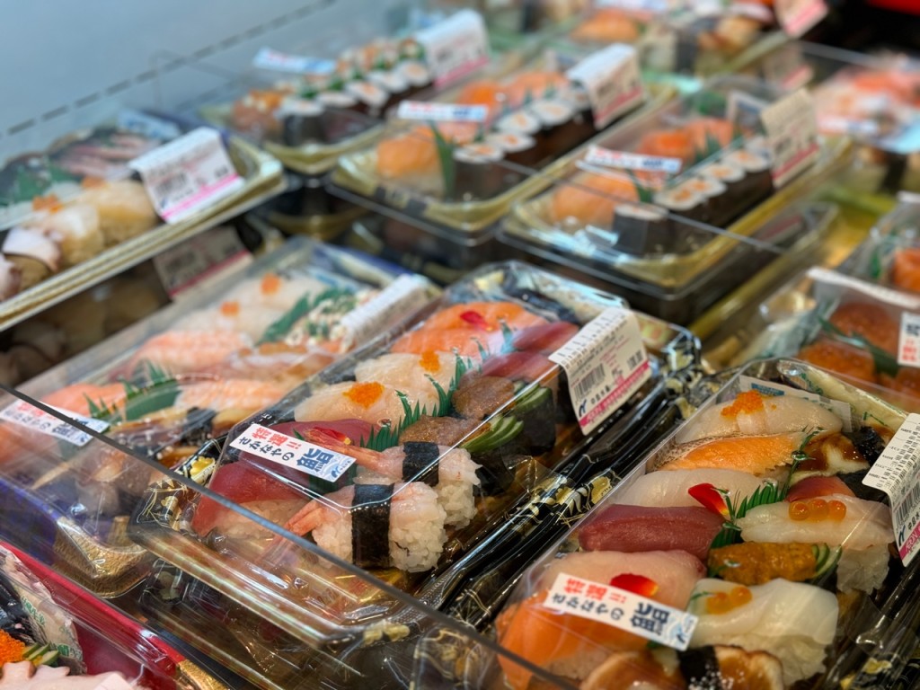 另一日式大型连锁超市的寿司则只提供外卖，不设堂食。陈俊豪摄