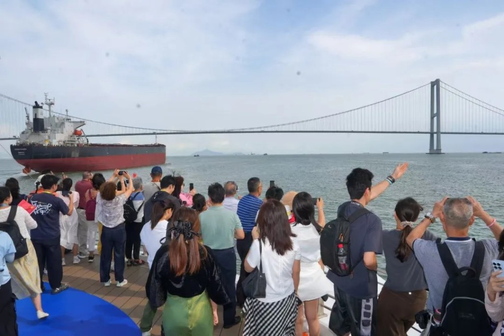 「灣區明珠雙城海上遊」飽覽港珠澳大橋、深中通道兩大世界級超級工程。廣東交通 「灣區明珠雙城海上遊」飽覽港珠澳大橋、深中通道兩大世界級超級工程。廣東交通