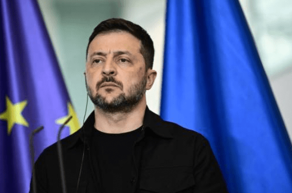 美國新聞網站Axios報道，澤連斯基計劃，若俄方同意停火至少60天，他願意將涉及領土歸屬的爭議交由全民公投決定。法新社