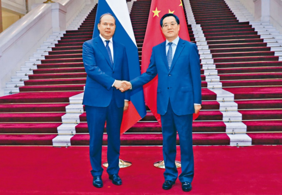 丁薛祥早年在北京與俄羅斯總統辦公廳主任瓦伊諾舉行會談。