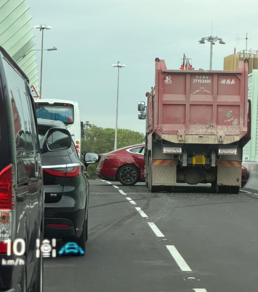 fb馬路的事 (即時交通資訊台)圖片