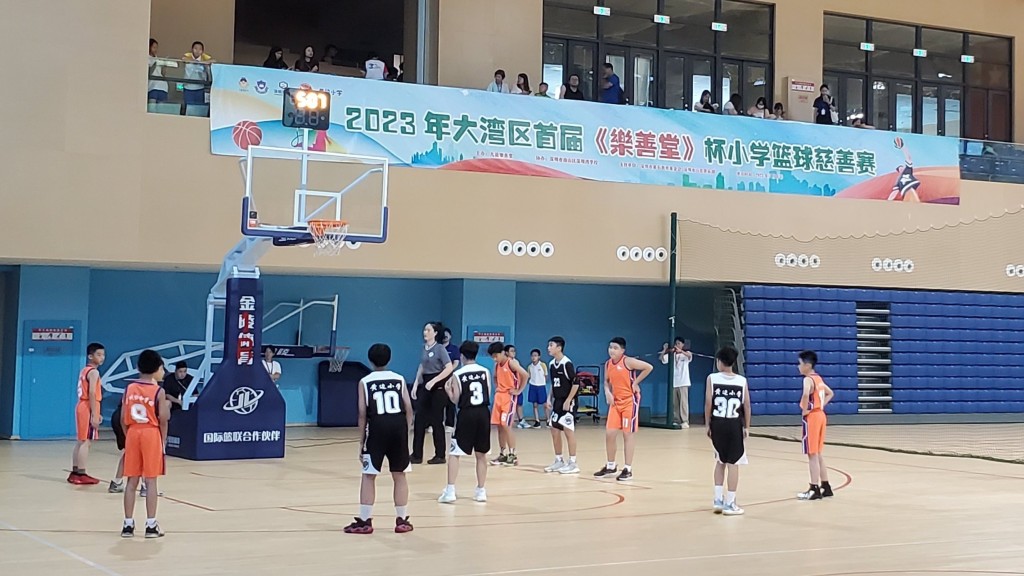 比赛十分激烈，冠军战由广州协和学校对广州市白云区黄边小学，同学们为争夺冠军出尽浑身解数。