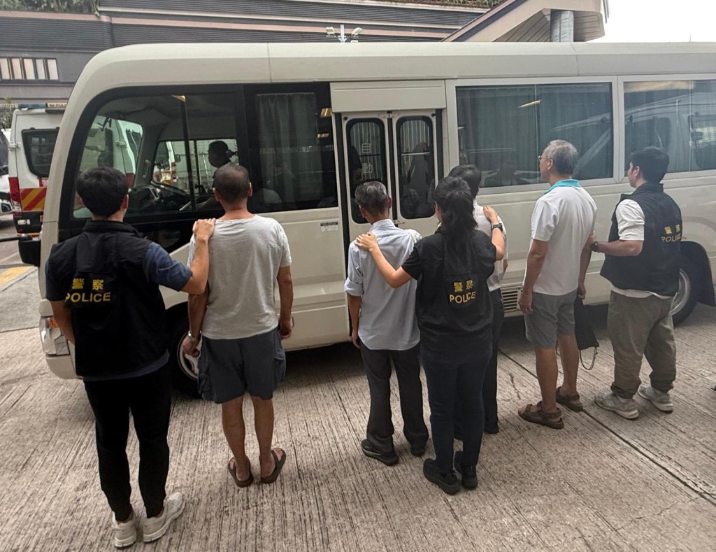 警方拘捕4人。