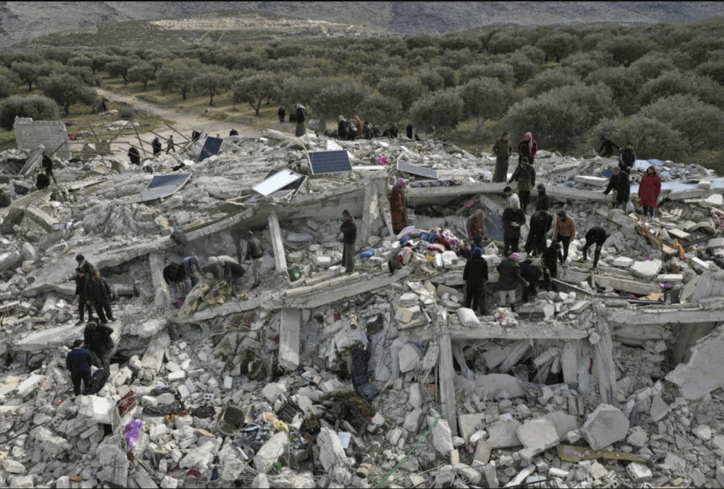 土耳其和叙利亚于本月6日（星期一）发生7.8级强力地震，震区城市满目疮痍。(图片来源：AP)