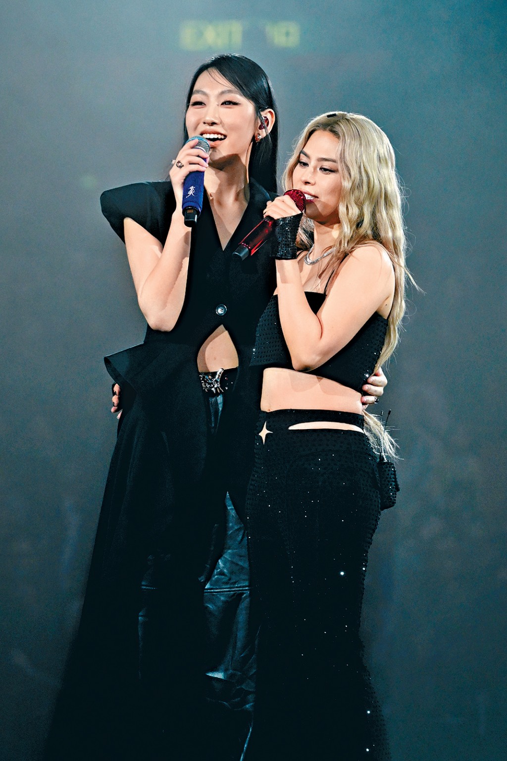 李幸倪红馆尾场骚与Gigi合唱《一加一》。