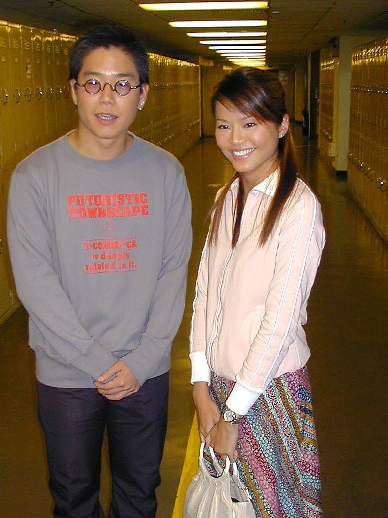 林曉峰與康子妮2001年認識傳出拍拖，翌年公開戀情。