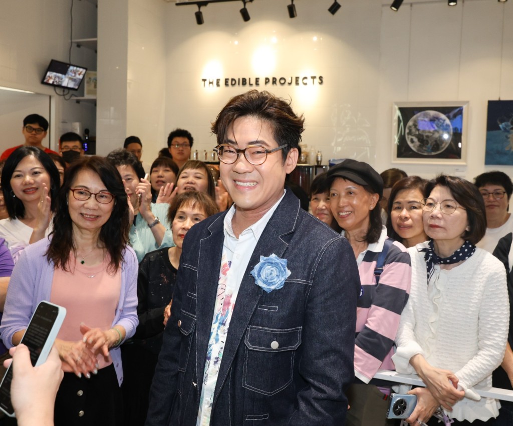為答謝豪殼及員工心思,他是日破戒一天食甜點。 為答謝豪殼及員工心思,他是日破戒一天食甜點。