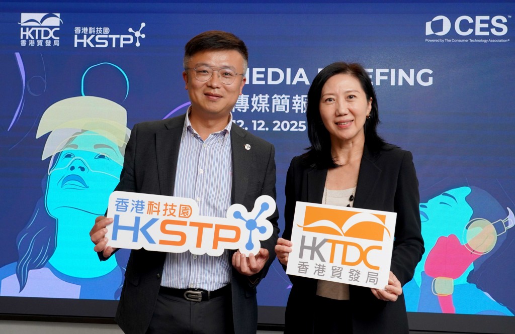 左起：香港科技園公司初創企業生態圈培育及發展總監粘清澤、香港貿易發展局商品貿易及創新總監 / 對外事務總監黃燕。