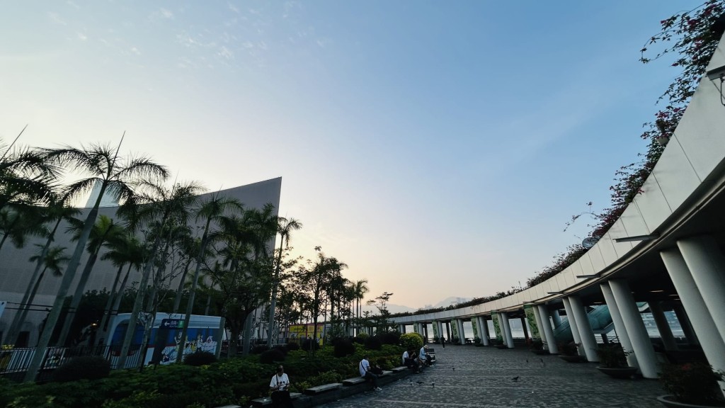 日間炎熱，市區最高氣溫約31度，新界再高一兩度。蔡楚輝攝