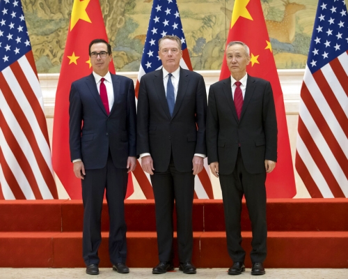 美國財長努欽、美國貿易代表萊特希澤、中國副總理劉鶴。AP圖片