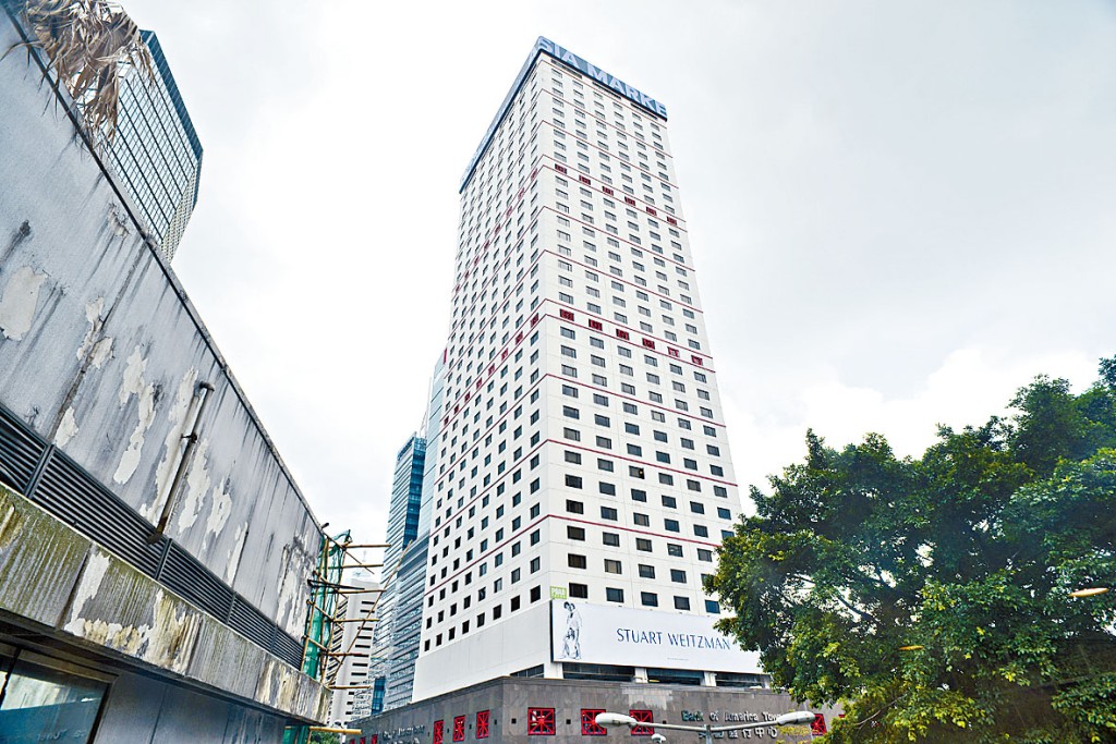 中環美國銀行中心高層單位獲律師行以每呎約48元續租兩年,較舊租金下跌約18%。