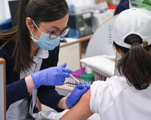 澳門衛生局表示復必泰疫苗有效期至今年8月。澳門新聞局圖片