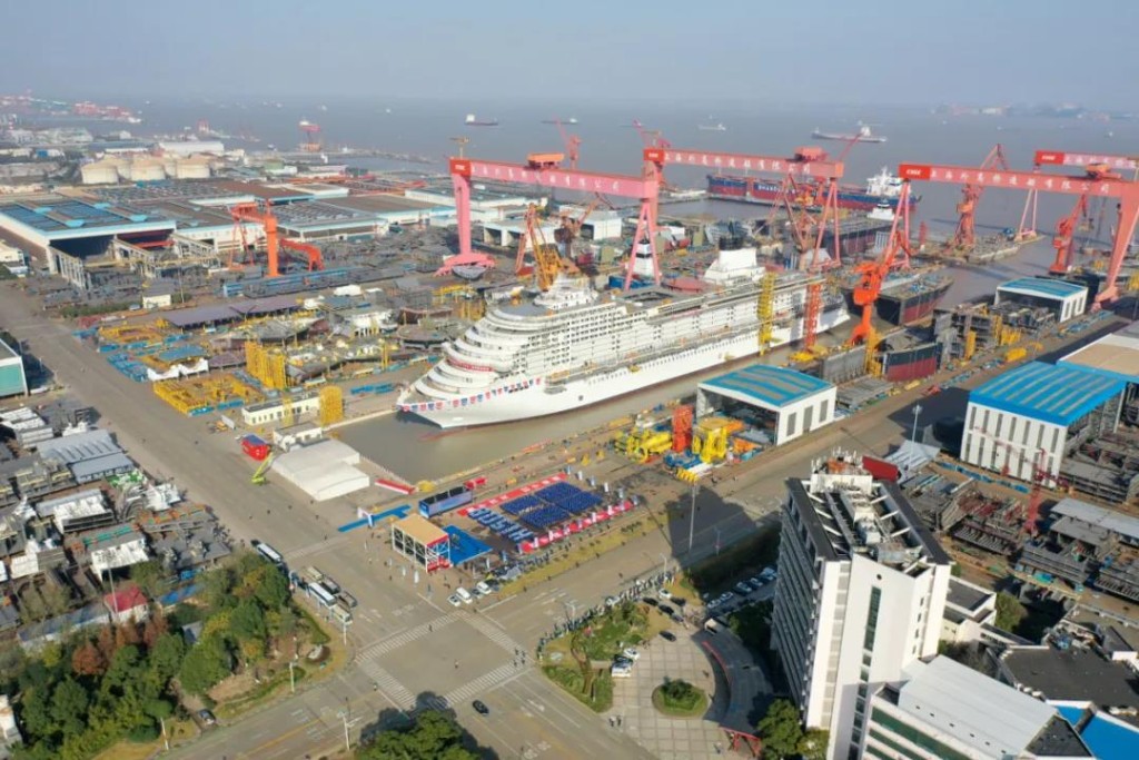 中国首制大型邮轮H1508邮轮全貌。
