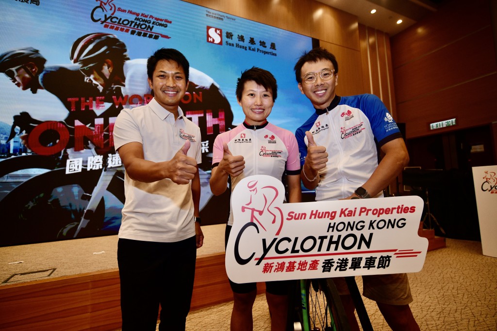 左起前欧洲职业单车队运动员、前香港单车队成员梁志贤先生，单车运动员江琳，单车运动员郑宏轩。欧乐年摄