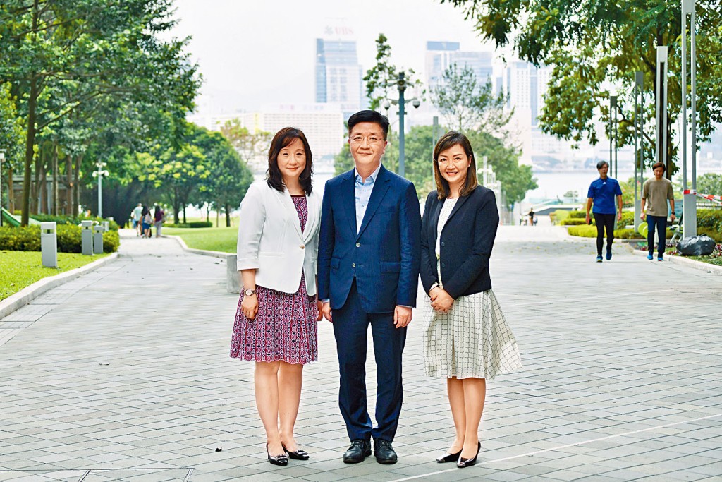 左起：李婉心、叶柏强及钟丽金3位儿童事务委员会非官方委员，均表示支持强制举报虐儿草案。