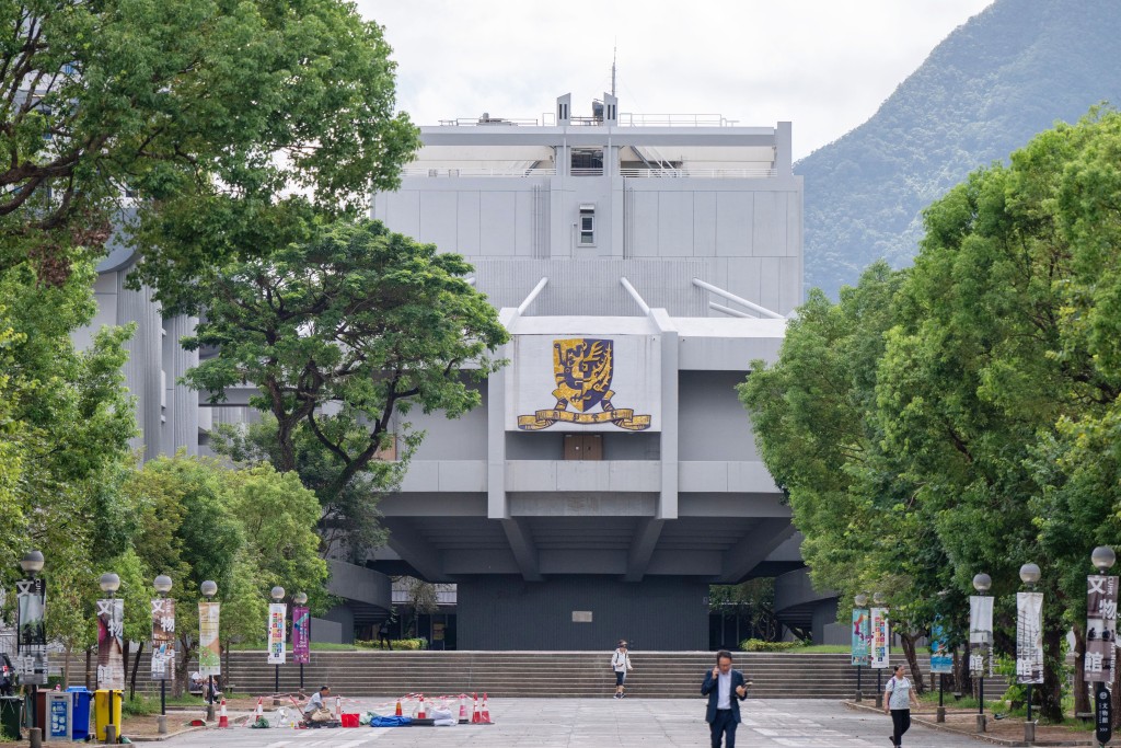 盧煜明指洪厦、牛潭尾與新界北新市鎮的大學地用地各有優勢，強調中大均有興趣。蘇正謙攝