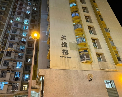 政府宣布在東涌逸東（二）邨圍封強檢