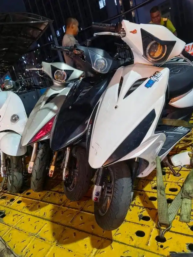 深圳警搗非法改裝電動單車工場，拘7人。 深圳特區報